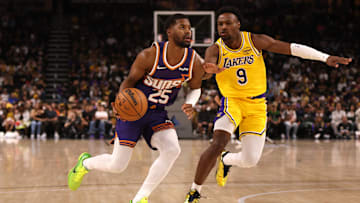 Phoenix Suns v Los Angeles Lakers