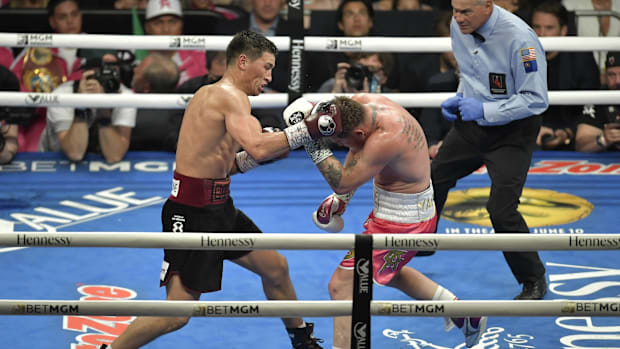 Dmitry Bivol vs Canelo Alvarez