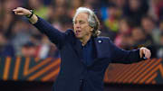 Jorge Jesus vive “clima de insatisfação” no Fenerbahçe; ex-técnico do Flamengo nunca escondeu o desejo de comandar a Seleção.