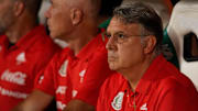 El técnico de la selección mexicana, el argentino Gerardo 'Tata' Martino fue criticado al aparecer en Argentina viendo un partido.