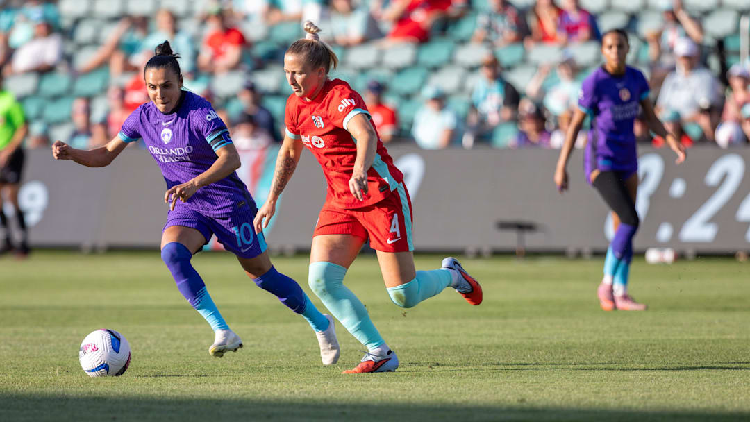 Aug 16, 2025; Kansas City, Missouri, USA; Kansas City Current defender Hailie Mace (4) attempts to get past Orlando Pride forward Marta (10) during the first half of the match at CPKC Stadium. Mandatory Credit: Kylie Graham-Imagn Images