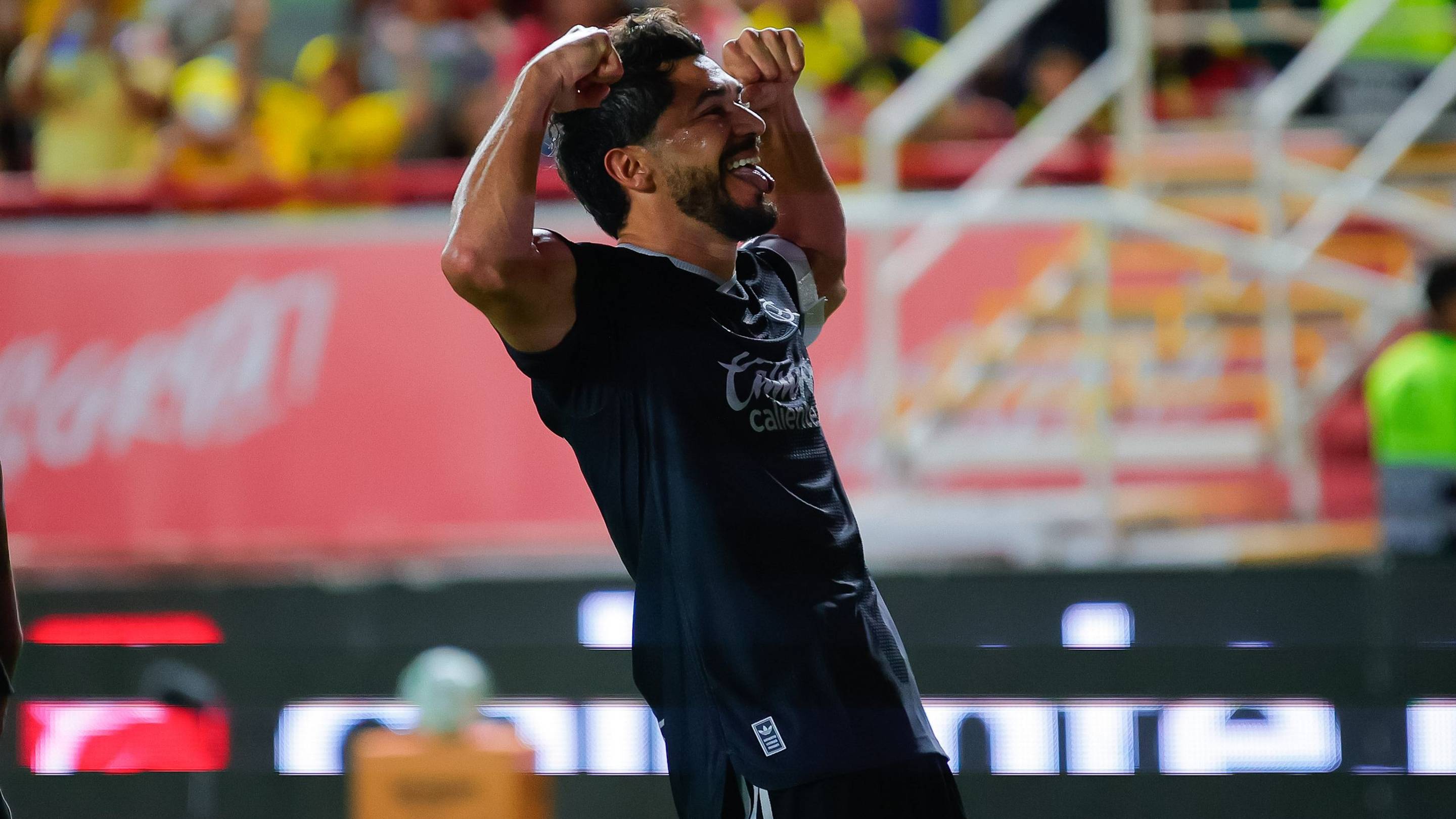 Hat-trick de Henry Martín en victoria del América 4-2 sobre Necaxa