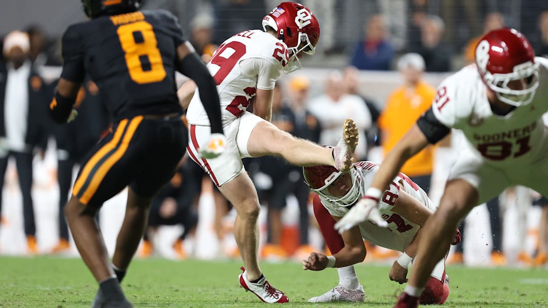 Oklahoma Sooners kicker Tate Sandell (29) kicks a field goal against the Tennessee Volunteers during the second quarter at Neyland Stadium. 