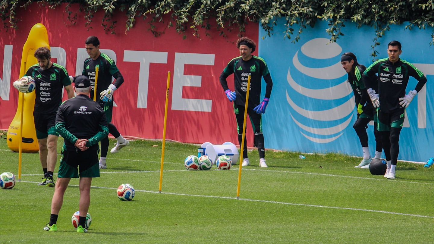 Memo Ochoa va por su sexto Mundial y ya inspira a la nueva generación del Tri