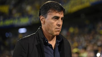 Gustavo Quinteros é aguardado pelo Santos durante a semana