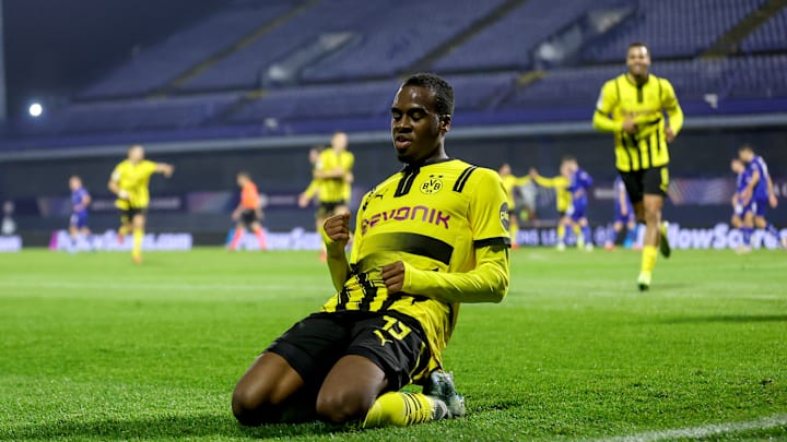 Borussia Dortmund snap away losing streak with 3-0 win over Dinamo Zagreb