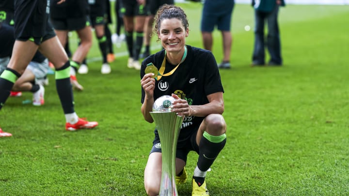 Zum Abschied vom VfL beschenkte sich Dominique Janssen mit dem Gewinn des DFB-Pokals