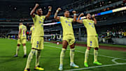 Jugadores del América celebran un gol en un partido ante Cruz Azul.