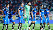 Jugadores de Rayados de Monterrey previo a un partido ante Necaxa.