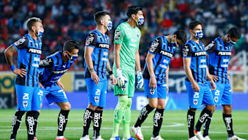 Jugadores de Rayados de Monterrey previo a un partido ante Necaxa.