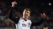 El jugador Luciano Vietto celebra un gol.