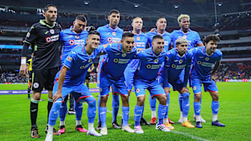Cruz Azul previo a un partido en el Azteca.
