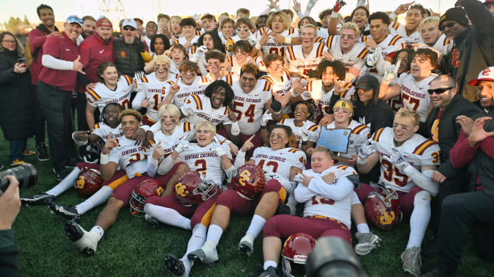 Zac Stascusky (57) of Central Catholic in Portland, shown far right, has a UW offer.