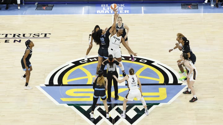 Chicago Sky center Kamilla Cardoso (10) battles for the ball with Indiana Fever forward Aliyah Boston 