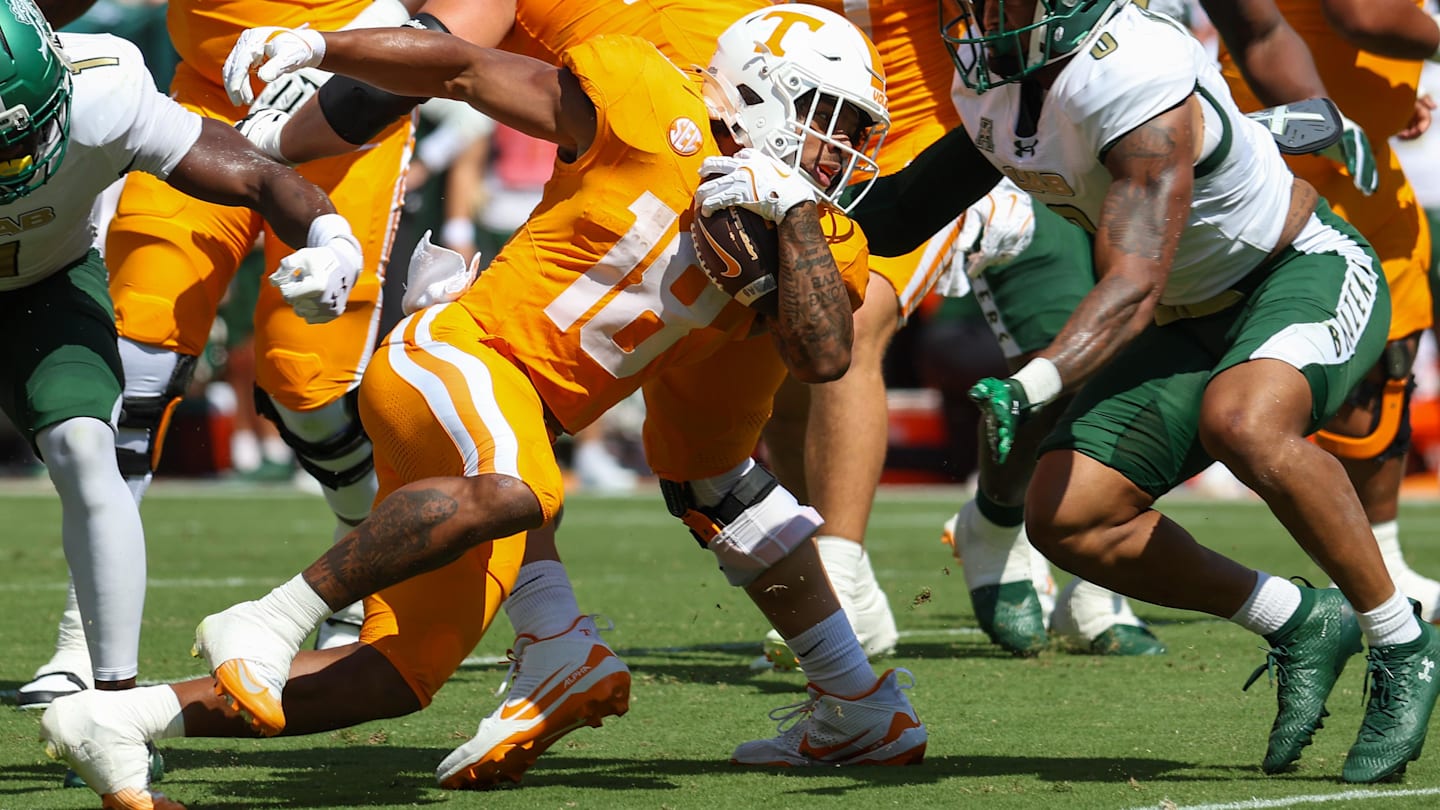 No. 15 Tennessee Secures Dominant 56-24 Win Over UAB Featuring Freshman Standouts