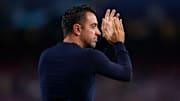 Xavi conversa com dirigentes do Barcelona e diz qual é o substituto ideal de Busquets. 