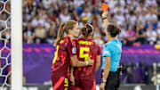 Die Szene, die das Spiel entschied: Carlotta Wamser sah für das Handspiel im Strafraum die rote Karte