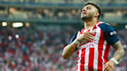 Luego de haber renovado con Chivas, Alexis Vega puso asistencia y gol en la repesca contra de Pumas para avanzar a la Liguilla.