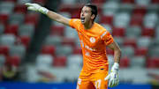 Óscar Jiménez está dispuesto a salir del América si Guillermo Ochoa renueva su contrato, aparte ya tendría una oferta formal de Xolos.