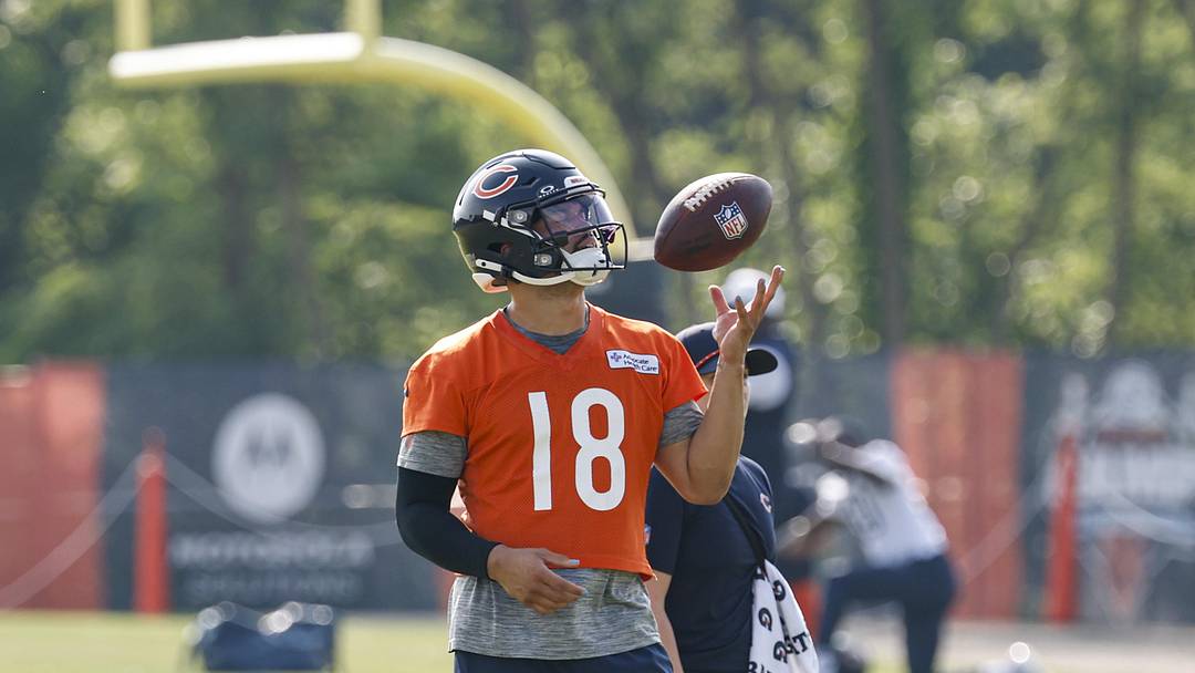 Caleb Williams gets set to warm  up at training camp at Halas Hall in 2025.