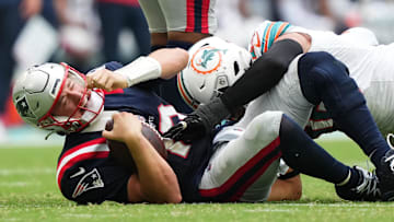 Mac Jones' lack of trade deadline interest is incredibly embarrassing for the New England Patriots.