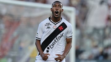 Rayan, do Vasco, está na lista de jovens que brilharam no Brasileirão 2025