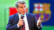 Joan Laporta diz que o Barcelona fará o possível para manter De Jong, mas alerta: “Espero que ele faça o mesmo”.
