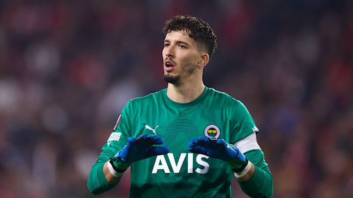 Sevilla FC v Fenerbahce: Round of 16 Leg One - UEFA Europa League