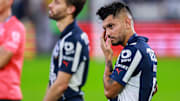Desde su regreso a Rayados, Jesús 'Tecatito' Corona no ha podido estar al cien y la institución estaría dispuesta a darle salida