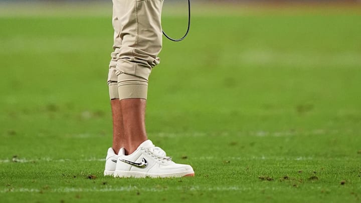 Miami Dolphins head coach Mike McDaniel wears the Travis Scott x Nike Air Force 1 on September 12, 2024.