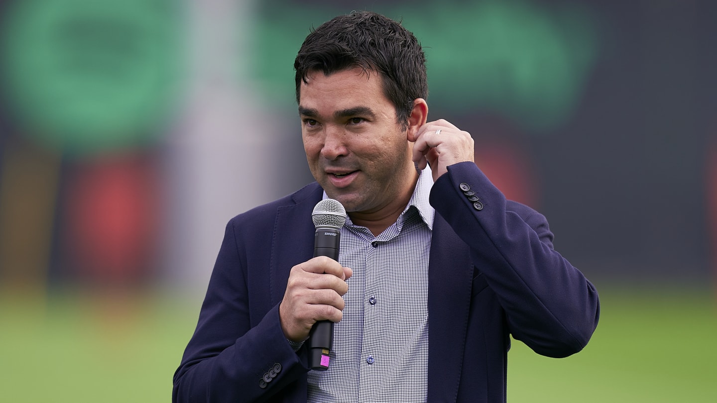 Deco sparks confusion with claims Barcelona need 'radical change' in play style