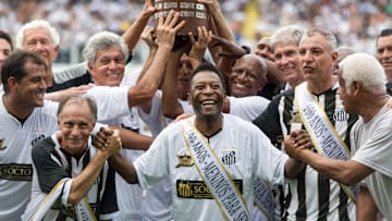Rei Pelé construiu carreira estrondosa com a camisa do Santos