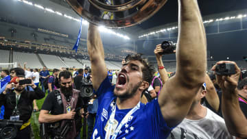 O volante foi campeão da Copa do Brasil em 2018 pelo Cruzeiro