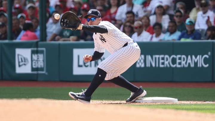 Diablos Rojos v New York Yankees