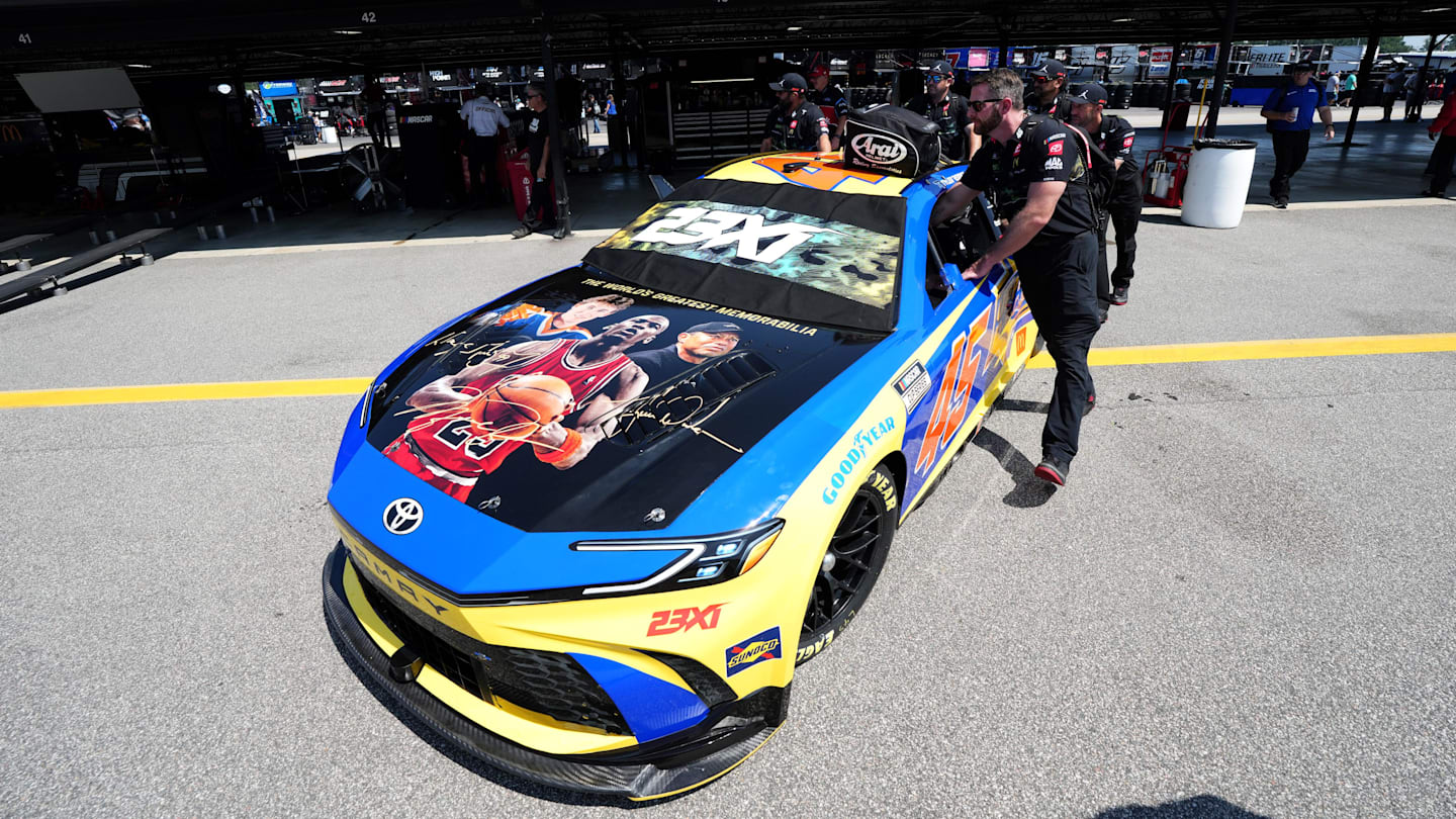 Upper Deck, NASCAR Debut Superman Race Car, Trading Cards at EchoPark