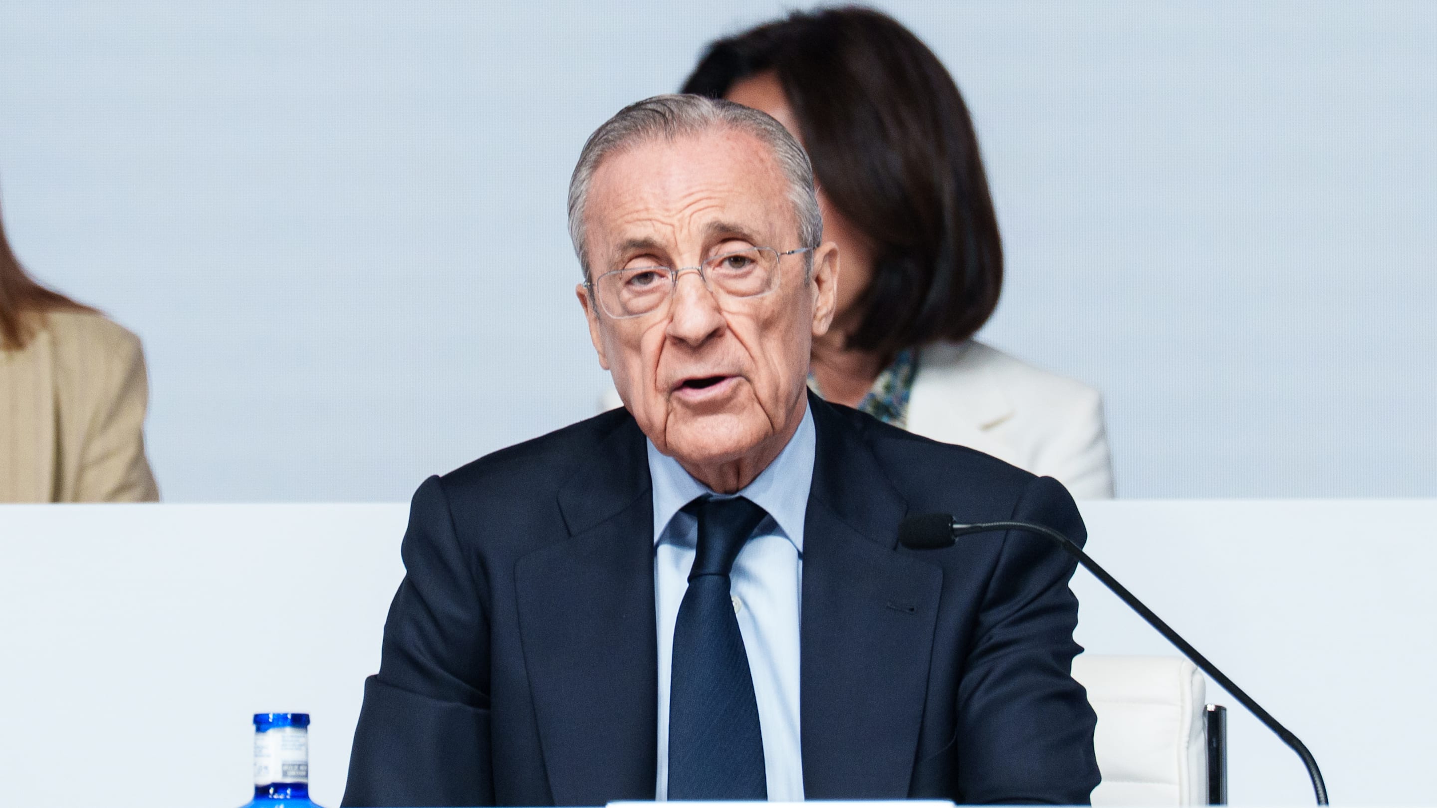 Real Madrid : La conférence lunaire de Florentino Pérez, avec un message fort aux fans et à la presse madrilène