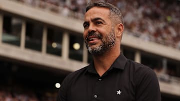 Artur Jorge é o terceiro técnico do Botafogo em 2024, após Tiago Nunes e Fábio Matias