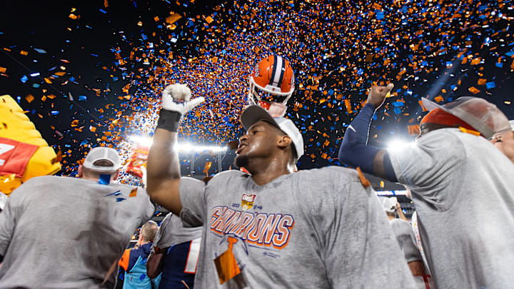 Illinois Fighting Illini celebrate winning the 2024 Cheez-It Citrus Bowl between South Carolina and Illinois at Camping World Stadium on December 31, 2024 in Orlando, Florida.