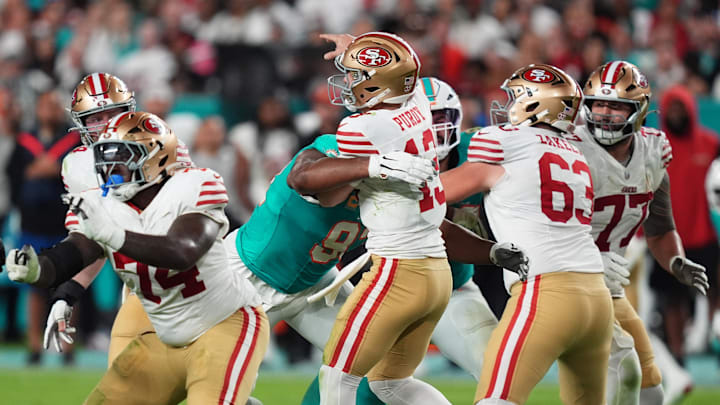 Dolphins Keep Playoff Hopes Alive with 29-17 Victory Over 49ers
