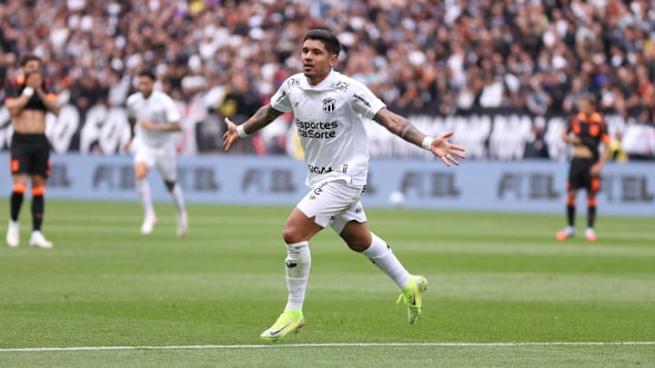 Galeano marcou gol decisivo em Itaquera Galeano marcou gol decisivo em Itaquera