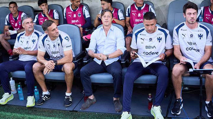 Matías Almeyda junto a su cuerpo técnico en el Monterrey Matías Almeyda junto a su cuerpo técnico en el Monterrey