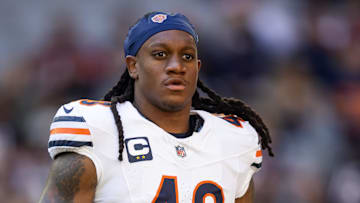 Chicago Bears linebacker Tremaine Edmunds (49) 