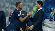 Kylian Mbappé y Nasser Al-Khelaifi, presidente del PSG, con quien tuvo diferencias importantes