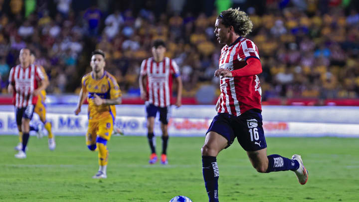 Tigres UANL v Chivas - Torneo Apertura 2024 Liga MX