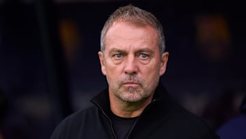 Hansi Flick sieht sich nach der 1:2-Niederlage gegen Paris Saint-Germain heftiger Kritik ausgesetzt.