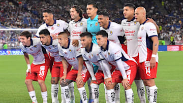 El once titular de Chivas frente a Rayados