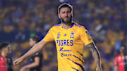 Gignac sorprendió a una aficionada