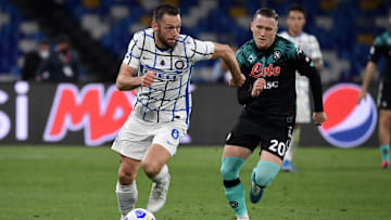 Inter de Milão e Napoli se enfrentam neste domingo (21).
