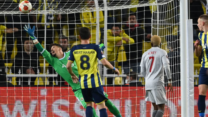 Altay Bayındır gole engel olamıyor. Altay Bayındır gole engel olamıyor.