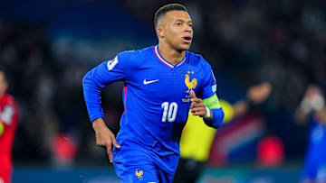Kylian Mbappé est sorti sur blessure contre l'Azerbïdjan.